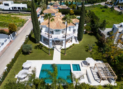 ELEGANT VILLA FOR SALE IN NUEVA ANDALUCÍA, MARBELLA