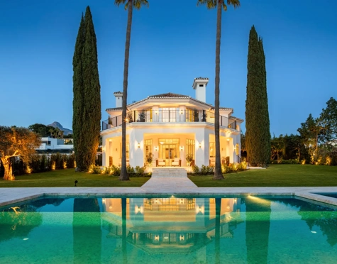 Villa en venta en Nueva Andalucia, Marbella