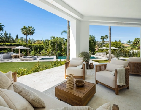 Villa en venta en Nueva Andalucia, Marbella