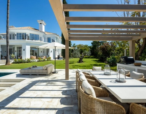 Villa en venta en Nueva Andalucia, Marbella