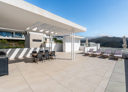 ELEVATED LUXURY PENTHOUSE WITH PANORAMIC VIEWS IN PALO ALTO, MARBELLA