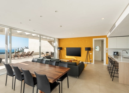 ELEVATED LUXURY PENTHOUSE WITH PANORAMIC VIEWS IN PALO ALTO, MARBELLA