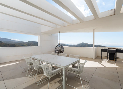 ELEVATED LUXURY PENTHOUSE WITH PANORAMIC VIEWS IN PALO ALTO, MARBELLA