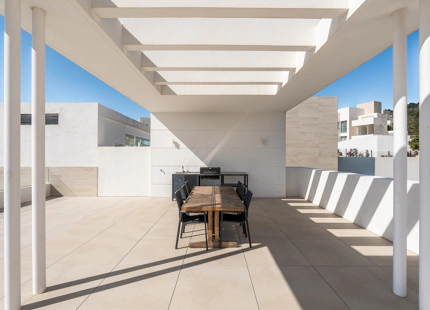 ELEVATED LUXURY PENTHOUSE WITH PANORAMIC VIEWS IN PALO ALTO, MARBELLA