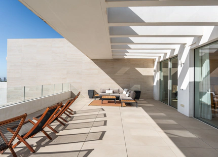 ELEVATED LUXURY PENTHOUSE WITH PANORAMIC VIEWS IN PALO ALTO, MARBELLA