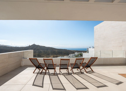 ELEVATED LUXURY PENTHOUSE WITH PANORAMIC VIEWS IN PALO ALTO, MARBELLA