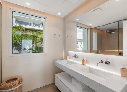 ELEVATED LUXURY PENTHOUSE WITH PANORAMIC VIEWS IN PALO ALTO, MARBELLA