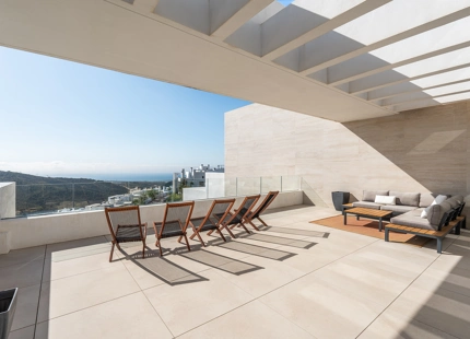 ELEVATED LUXURY PENTHOUSE WITH PANORAMIC VIEWS IN PALO ALTO, MARBELLA