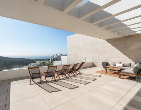 ELEVATED LUXURY PENTHOUSE WITH PANORAMIC VIEWS IN PALO ALTO, MARBELLA