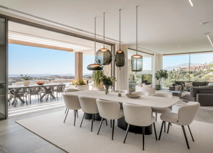 VILLA CONTEMPORÁNEA CON VISTAS PANORÁMICAS AL MAR EN EL HERROJO ALTO