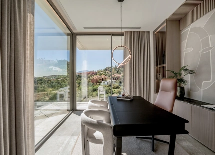 VILLA CONTEMPORÁNEA CON VISTAS PANORÁMICAS AL MAR EN EL HERROJO ALTO