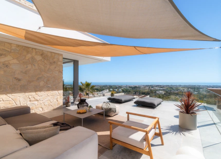 VILLA CONTEMPORÁNEA CON VISTAS PANORÁMICAS AL MAR EN EL HERROJO ALTO