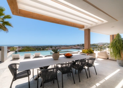 VILLA CONTEMPORÁNEA CON VISTAS PANORÁMICAS AL MAR EN EL HERROJO ALTO