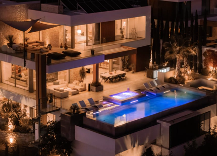 VILLA CONTEMPORÁNEA CON VISTAS PANORÁMICAS AL MAR EN EL HERROJO ALTO