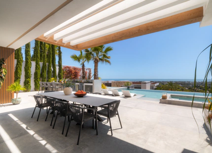 VILLA CONTEMPORÁNEA CON VISTAS PANORÁMICAS AL MAR EN EL HERROJO ALTO
