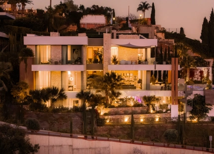 VILLA CONTEMPORÁNEA CON VISTAS PANORÁMICAS AL MAR EN EL HERROJO ALTO