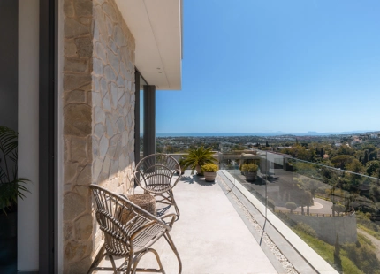 VILLA CONTEMPORÁNEA CON VISTAS PANORÁMICAS AL MAR EN EL HERROJO ALTO