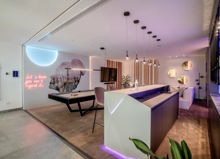 VILLA CONTEMPORÁNEA CON VISTAS PANORÁMICAS AL MAR EN EL HERROJO ALTO