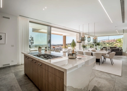 VILLA CONTEMPORÁNEA CON VISTAS PANORÁMICAS AL MAR EN EL HERROJO ALTO