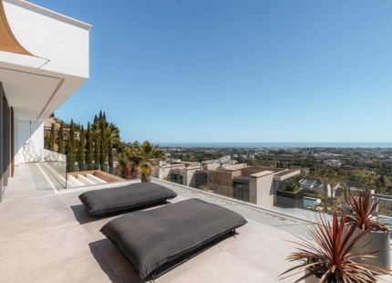 VILLA CONTEMPORÁNEA CON VISTAS PANORÁMICAS AL MAR EN EL HERROJO ALTO