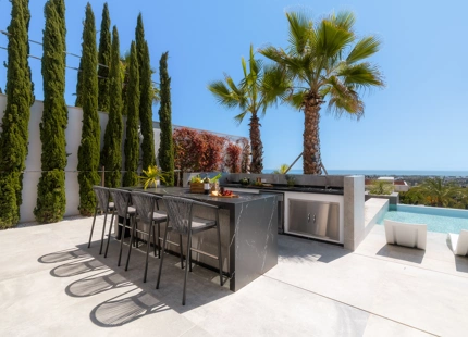 VILLA CONTEMPORÁNEA CON VISTAS PANORÁMICAS AL MAR EN EL HERROJO ALTO