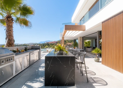VILLA CONTEMPORÁNEA CON VISTAS PANORÁMICAS AL MAR EN EL HERROJO ALTO