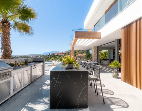 Villa for sale in La Quinta, Benahavis