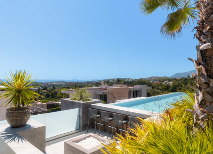 VILLA CONTEMPORÁNEA CON VISTAS PANORÁMICAS AL MAR EN EL HERROJO ALTO