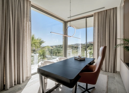 VILLA CONTEMPORÁNEA CON VISTAS PANORÁMICAS AL MAR EN EL HERROJO ALTO