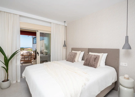 APARTAMENTO CONTEMPORÁNEO CON VISTAS AL MAR EN VENTA EN LA CERQUILLA, NUEVA ANDALUCÍA