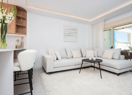 APARTAMENTO CONTEMPORÁNEO CON VISTAS AL MAR EN VENTA EN LA CERQUILLA, NUEVA ANDALUCÍA