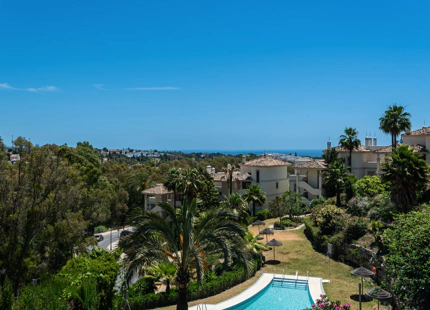 APARTAMENTO CONTEMPORÁNEO CON VISTAS AL MAR EN VENTA EN LA CERQUILLA, NUEVA ANDALUCÍA