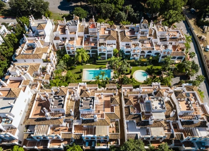 APARTAMENTO REFINADO EN VENTA EN SIERRA BLANCA, MILLA DE ORO DE MARBELLA