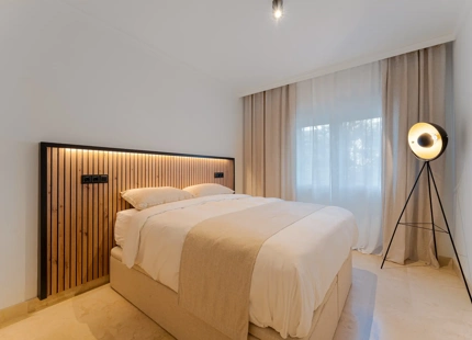 APARTAMENTO REFINADO EN VENTA EN SIERRA BLANCA, MILLA DE ORO DE MARBELLA