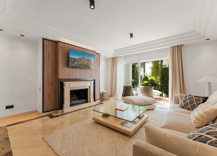 APARTAMENTO REFINADO EN VENTA EN SIERRA BLANCA, MILLA DE ORO DE MARBELLA
