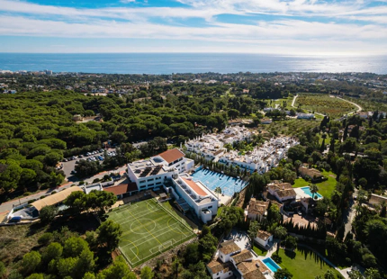 APARTAMENTO REFINADO EN VENTA EN SIERRA BLANCA, MILLA DE ORO DE MARBELLA