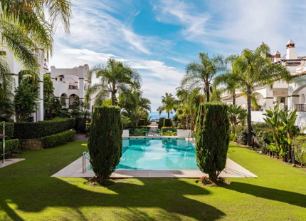 APARTAMENTO REFINADO EN VENTA EN SIERRA BLANCA, MILLA DE ORO DE MARBELLA