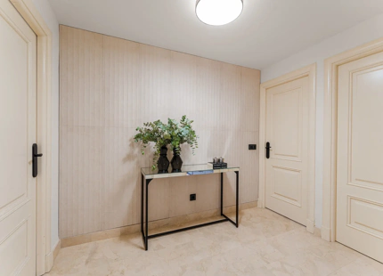 APARTAMENTO REFINADO EN VENTA EN SIERRA BLANCA, MILLA DE ORO DE MARBELLA