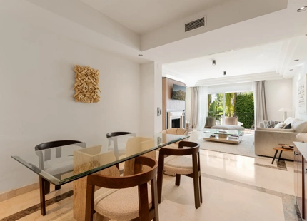 APARTAMENTO REFINADO EN VENTA EN SIERRA BLANCA, MILLA DE ORO DE MARBELLA
