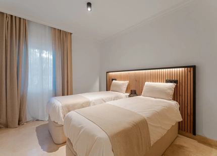 APARTAMENTO REFINADO EN VENTA EN SIERRA BLANCA, MILLA DE ORO DE MARBELLA