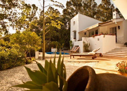 VILLA ANDALUZA CON ENCANTO EN VENTA CON ESTUDIO EN EL PADRÓN, ESTEPONA