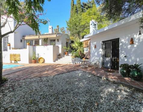 Villa en venta en El Padron, Estepona East