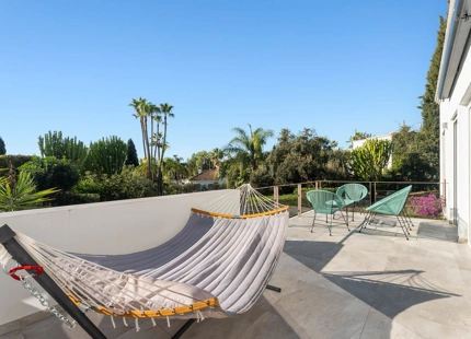 CONTEMPORARY FAMILY VILLA WITH SEA BREEZES AND PRIME CONNECTIVITY IN EL ROSARIO