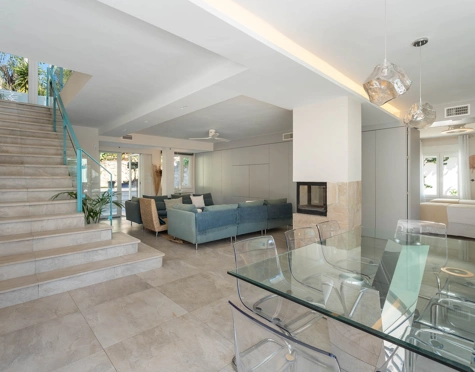 Villa for sale in El Rosario, Marbella Este