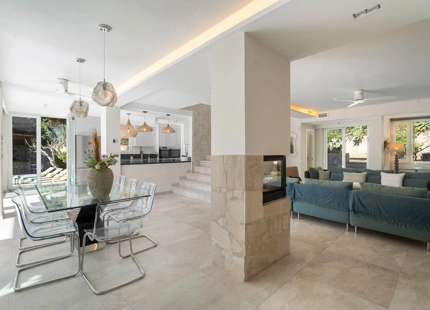 CONTEMPORARY FAMILY VILLA WITH SEA BREEZES AND PRIME CONNECTIVITY IN EL ROSARIO