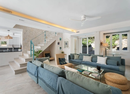 CONTEMPORARY FAMILY VILLA WITH SEA BREEZES AND PRIME CONNECTIVITY IN EL ROSARIO