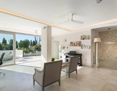 Villa for sale in El Rosario, Marbella Este