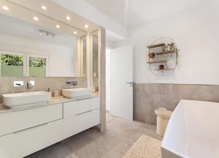 CONTEMPORARY FAMILY VILLA WITH SEA BREEZES AND PRIME CONNECTIVITY IN EL ROSARIO