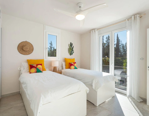 Villa for sale in El Rosario, Marbella Este