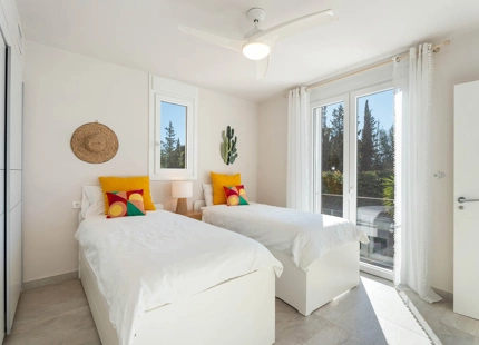 CONTEMPORARY FAMILY VILLA WITH SEA BREEZES AND PRIME CONNECTIVITY IN EL ROSARIO
